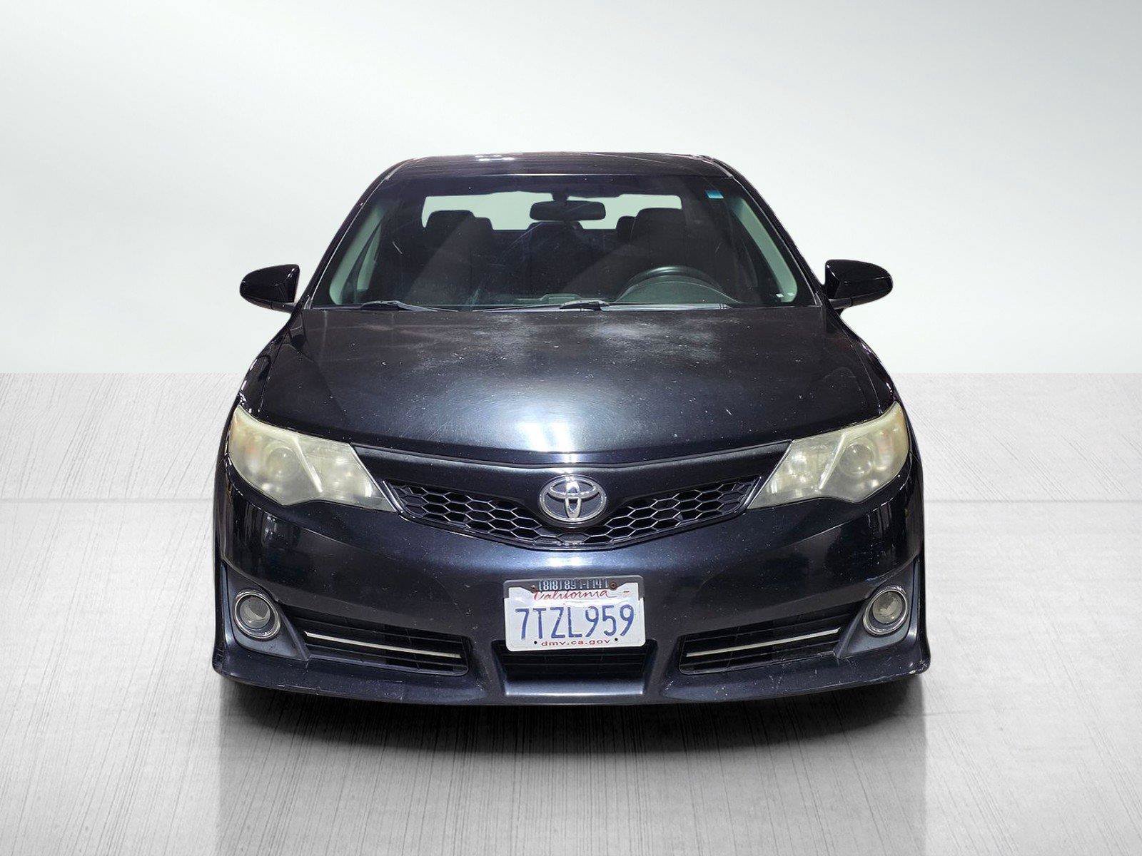 Used 2014 Toyota Camry SE w/ Fleet Convenience Package FWD image 2