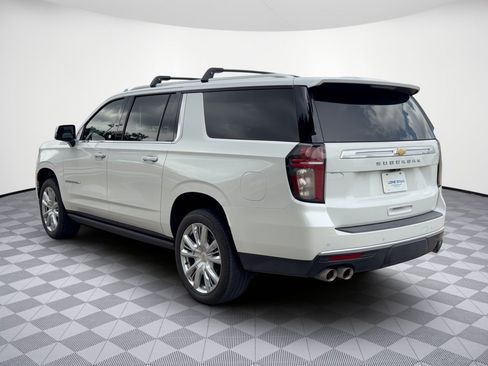 Used 2022 Chevrolet Suburban High Country w/ Premium Package 2 RWD image 3