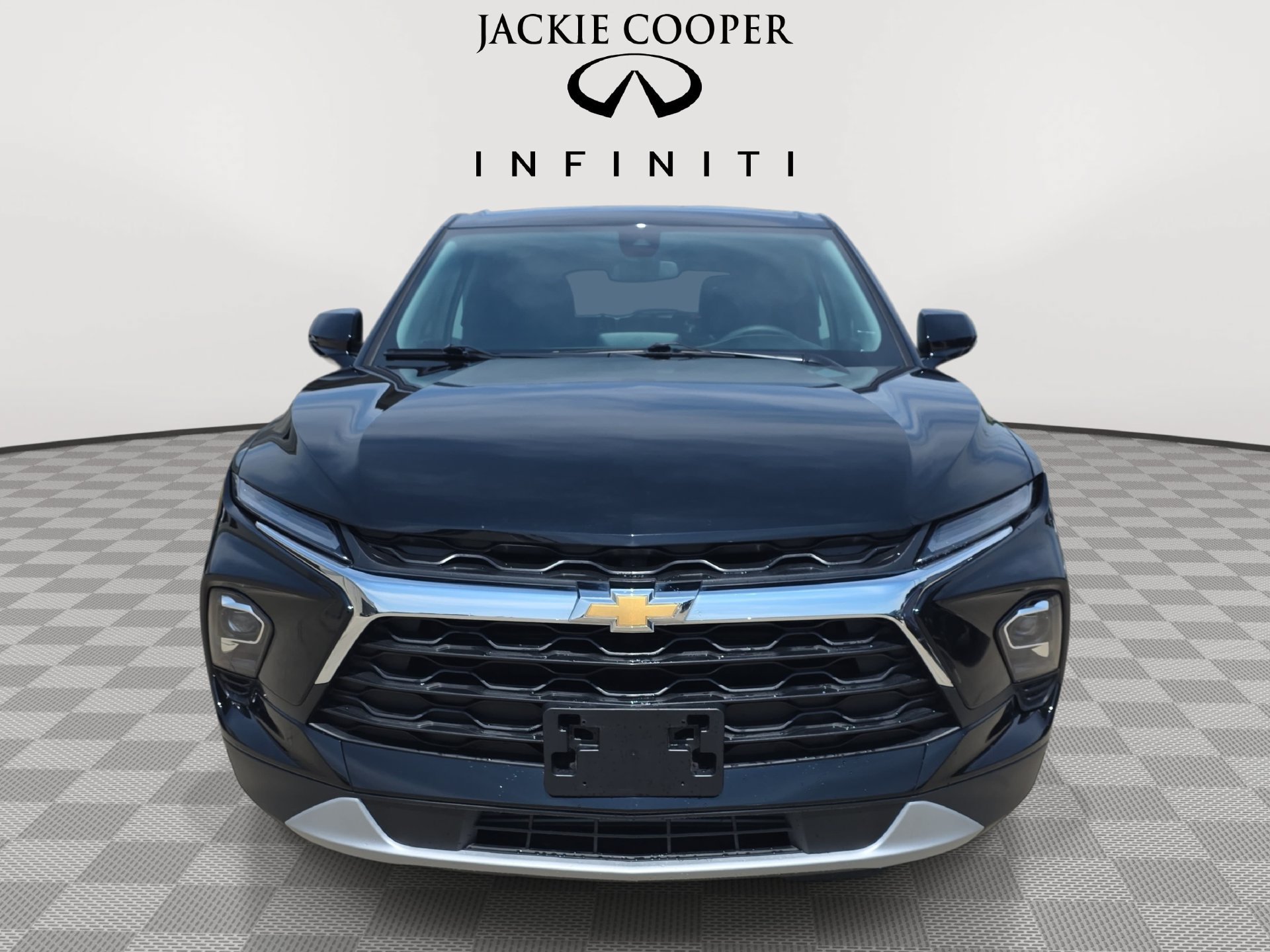Used 2025 Chevrolet Blazer LT FWD image 2