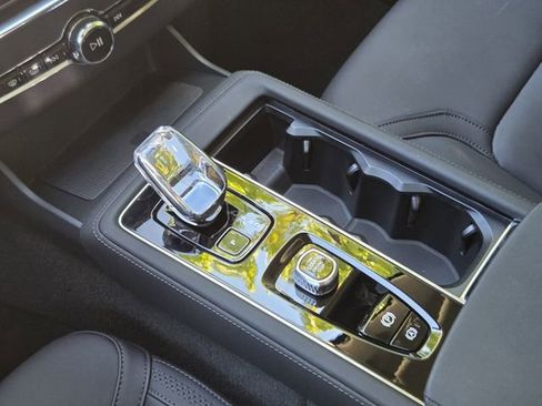 New 2025 Volvo XC90 T8 Plus w/ Protection Package Premier image 27