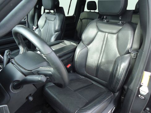 Used 2022 Jeep Wagoneer Series III w/ Premium Group I image 28