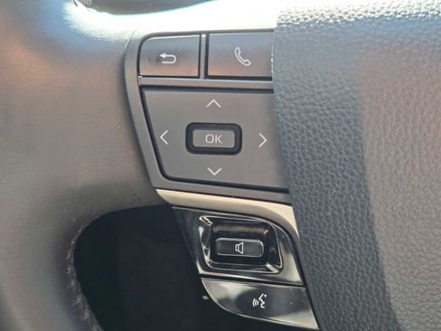 Used 2025 Toyota Camry LE w/ Convenience Package image 35