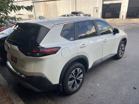 Certified 2023 Nissan Rogue SV FWD image 5