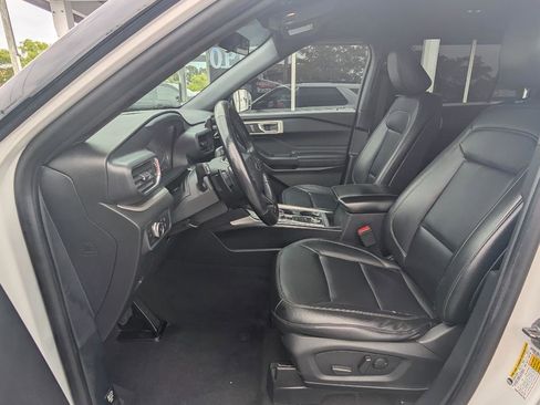 Used 2020 Ford Explorer XLT w/ Equipment Group 202A AWD/4WD image 19