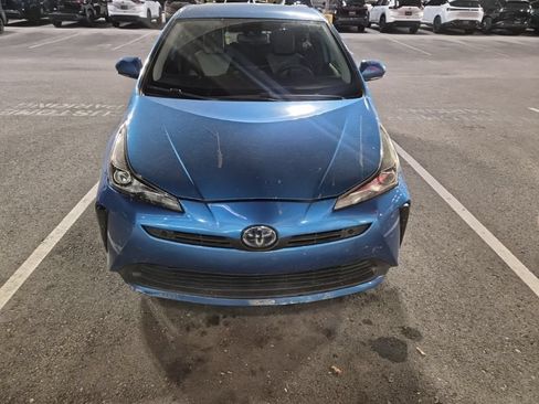 Used 2020 Toyota Prius LE FWD image 2