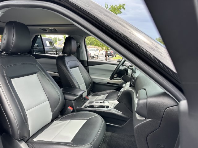 Used 2022 Ford Explorer XLT w/ Equipment Group 202A RWD image 30
