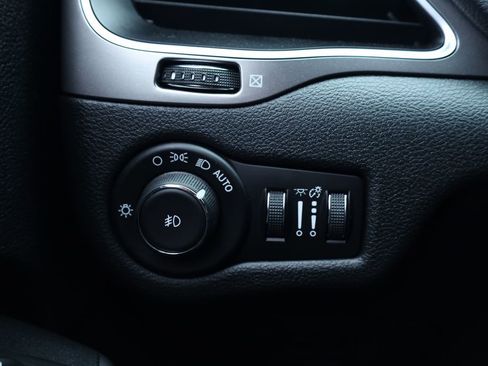 Used 2019 Jeep Cherokee Latitude Plus w/ Cold Weather Group image 34