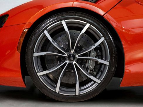 Used 2023 McLaren Artura image 8