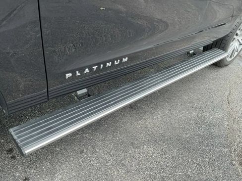 Used 2019 Ford Expedition Platinum RWD image 10