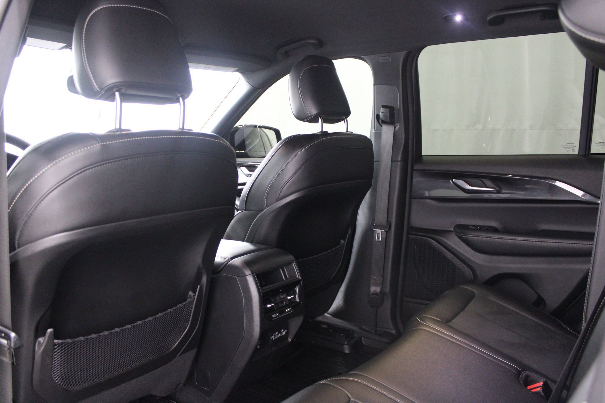 Used 2023 Jeep Grand Cherokee Altitude AWD/4WD image 17