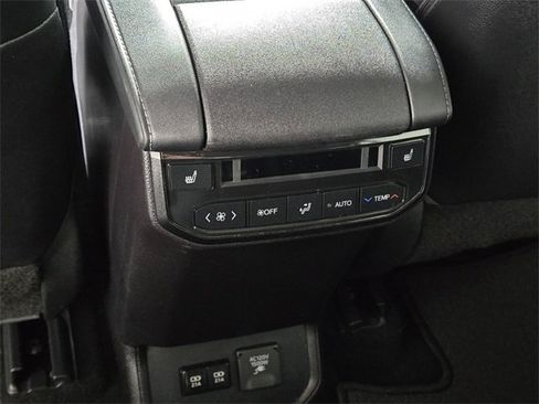 Used 2021 Toyota Highlander Platinum image 17