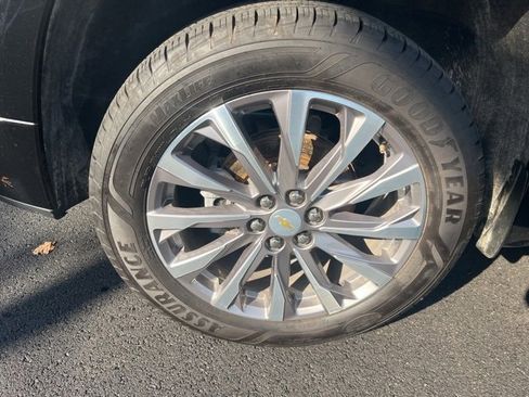 Used 2023 Chevrolet Traverse Premier image 9