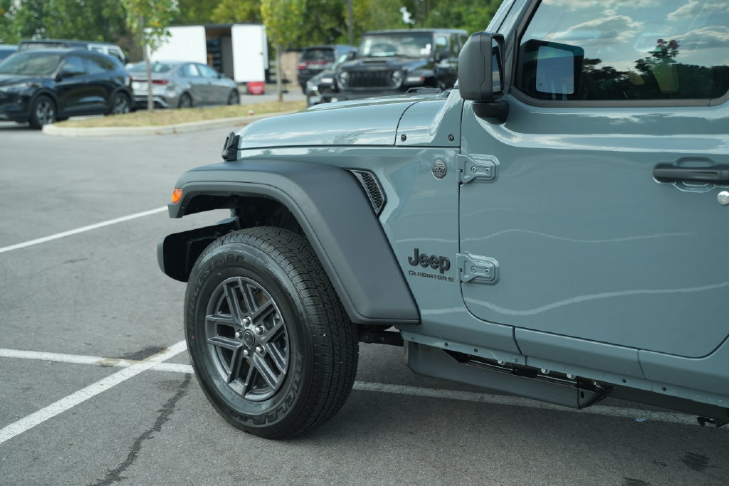 New 2026 Jeep Gladiator Sport AWD/4WD image 10