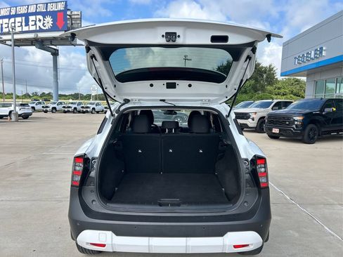 Used 2025 Nissan Kicks SV FWD image 11