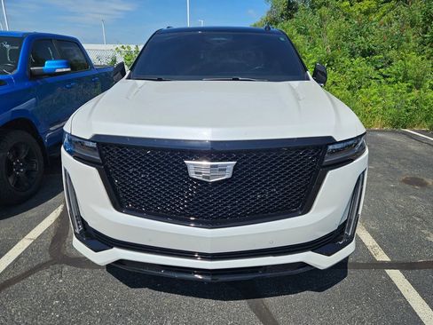 Used 2023 Cadillac Escalade Sport w/ LPO, ONYX Package AWD/4WD image 2