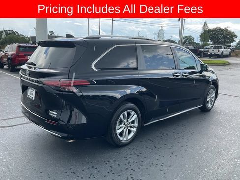 Used 2023 Toyota Sienna Limited FWD image 20