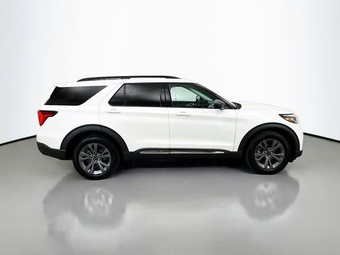 Used 2025 Ford Explorer Active w/ Active Comfort Package image 8
