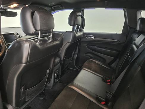 Used 2018 Jeep Grand Cherokee Altitude RWD image 11