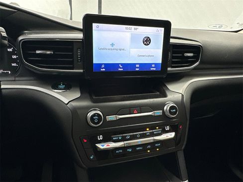 Used 2020 Ford Explorer XLT w/ Equipment Group 202A image 32