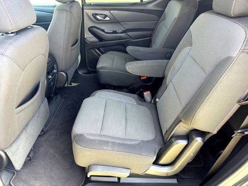 Used 2020 Chevrolet Traverse LT image 17