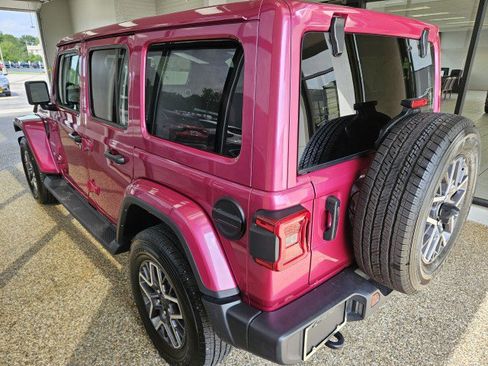 Used 2024 Jeep Wrangler Unlimited Sahara AWD/4WD image 4