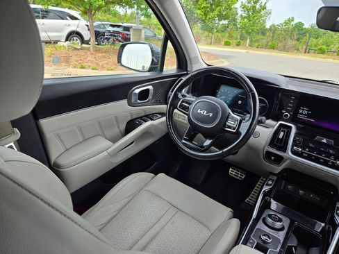 Used 2023 Kia Sorento SX Prestige w/ Panoramic Sunroof Package AWD/4WD image 9