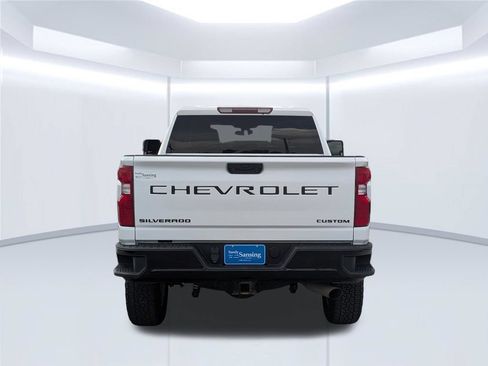 Used 2022 Chevrolet Silverado 2500 Custom w/ Custom Value Package AWD/4WD image 5