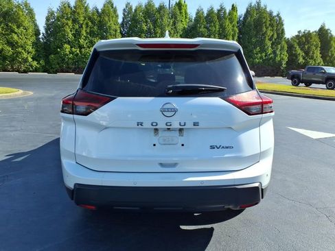 Used 2024 Nissan Rogue SV AWD/4WD image 4