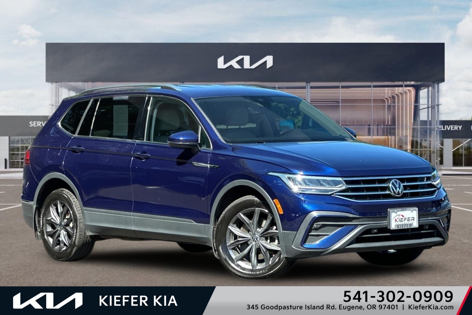 Used 2023 Volkswagen Tiguan SE AWD/4WD image 1