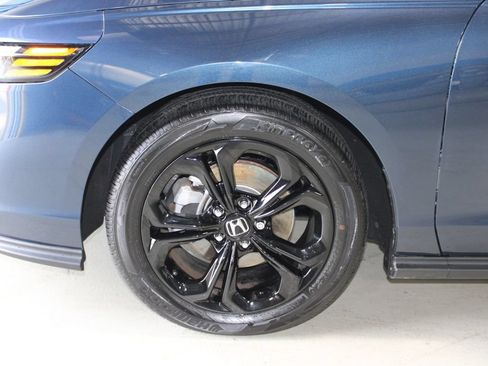 Used 2025 Honda Accord SE image 4
