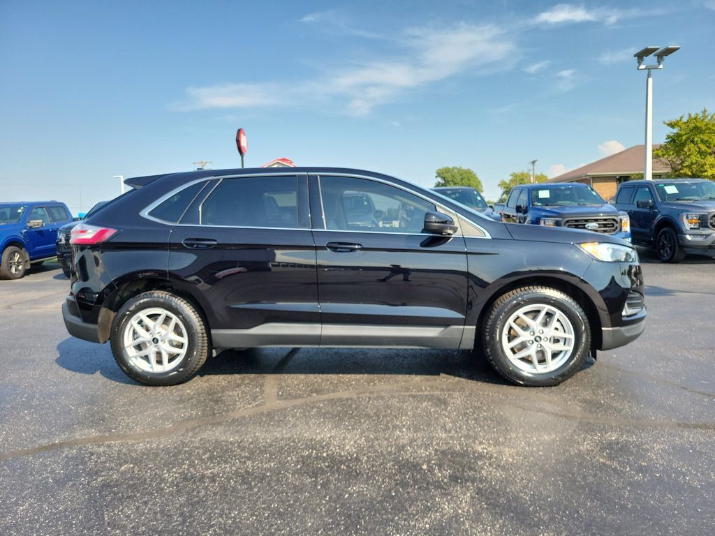 Certified 2024 Ford Edge SEL w/ Convenience Package AWD/4WD image 3