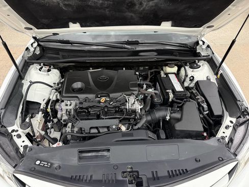 Used 2018 Toyota Camry FWD image 35
