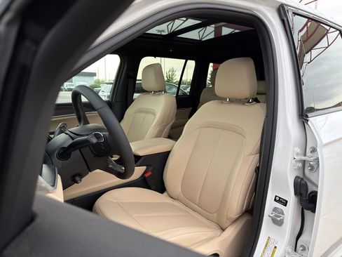 Used 2024 Jeep Grand Cherokee Limited w/ Luxury Tech Group II AWD/4WD image 15