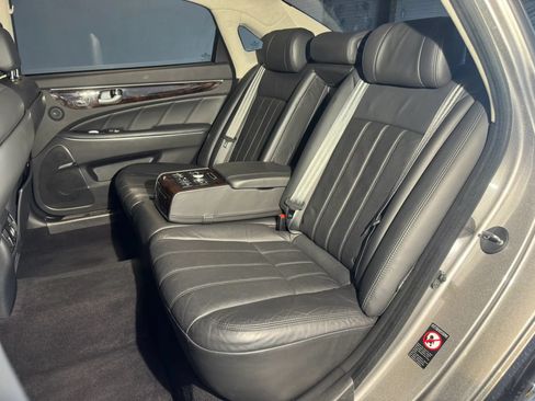 Used 2012 Hyundai Equus Signature RWD image 28