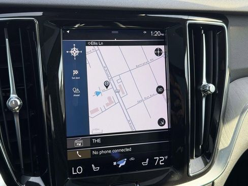 Used 2022 Volvo V60 T5 Cross Country image 3