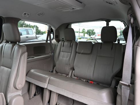 Used 2014 Chrysler Town & Country Touring FWD image 24