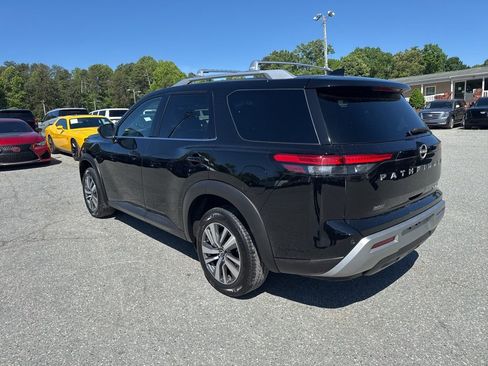 Used 2023 Nissan Pathfinder SL AWD/4WD image 3