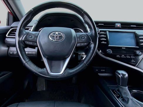 Used 2020 Toyota Camry SE FWD image 6
