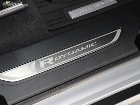 Used 2019 Land Rover Range Rover Velar R-Dynamic SE AWD/4WD image 34