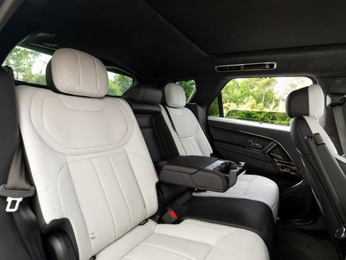 Used 2023 Land Rover Range Rover Sport First Edition image 8