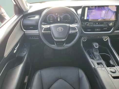 Used 2024 Toyota Grand Highlander AWD Hybrid image 12