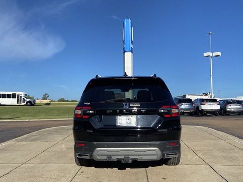Used 2025 Honda Pilot Touring image 10