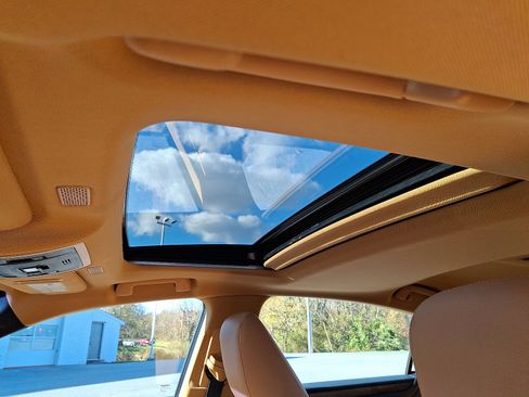 Used 2022 Lexus ES 350 w/ Premium Package image 16