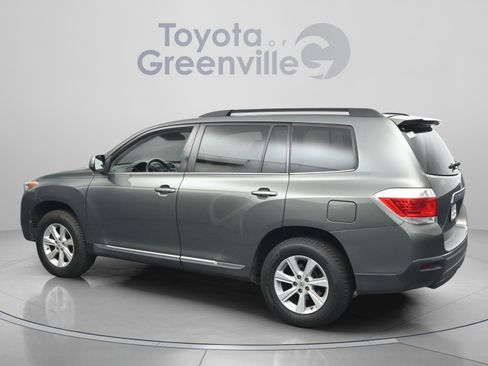 Used 2013 Toyota Highlander Plus FWD image 6
