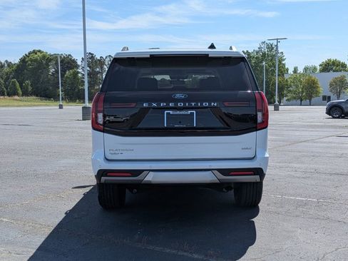 Certified 2025 Ford Expedition Max Platinum image 5
