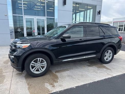 Used 2023 Ford Explorer XLT w/ Equipment Group 202A AWD/4WD image 4