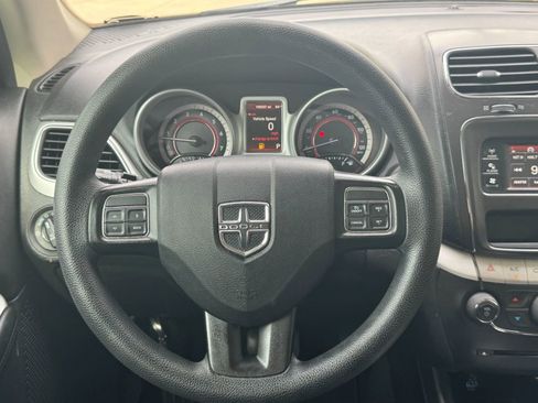 Used 2019 Dodge Journey SE image 12