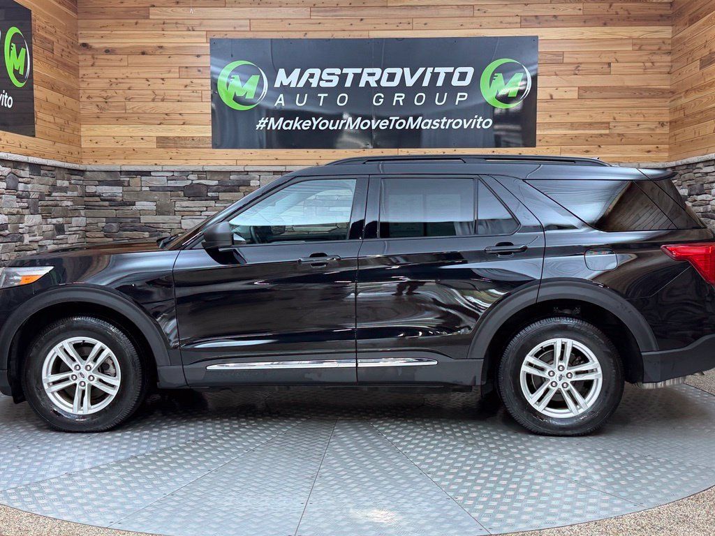 Used 2020 Ford Explorer XLT w/ Equipment Group 202A AWD/4WD image 14