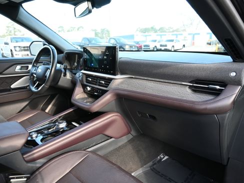 Used 2025 Ford Explorer Platinum w/ LUX Leather Package image 15