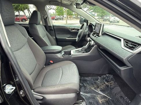 Certified 2025 Toyota RAV4 XLE FWD image 39